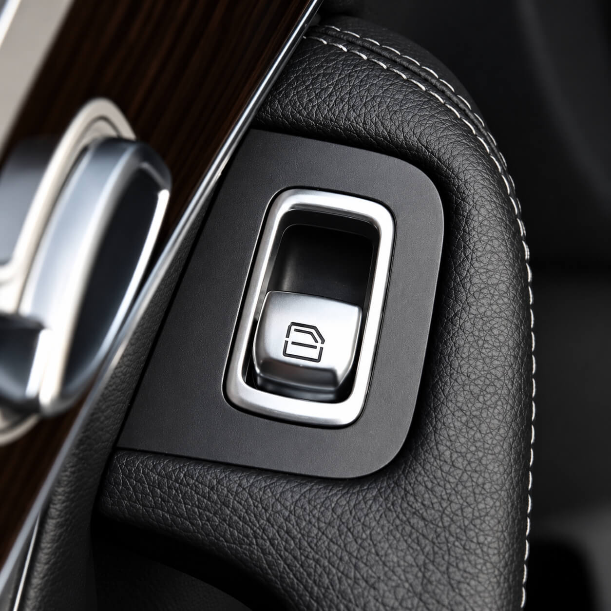 Motokrafta Window Switch Button Cover – Compatible with Mercedes-Benz (2016–2019) | Power Window Switch Trim Cover - Image 2